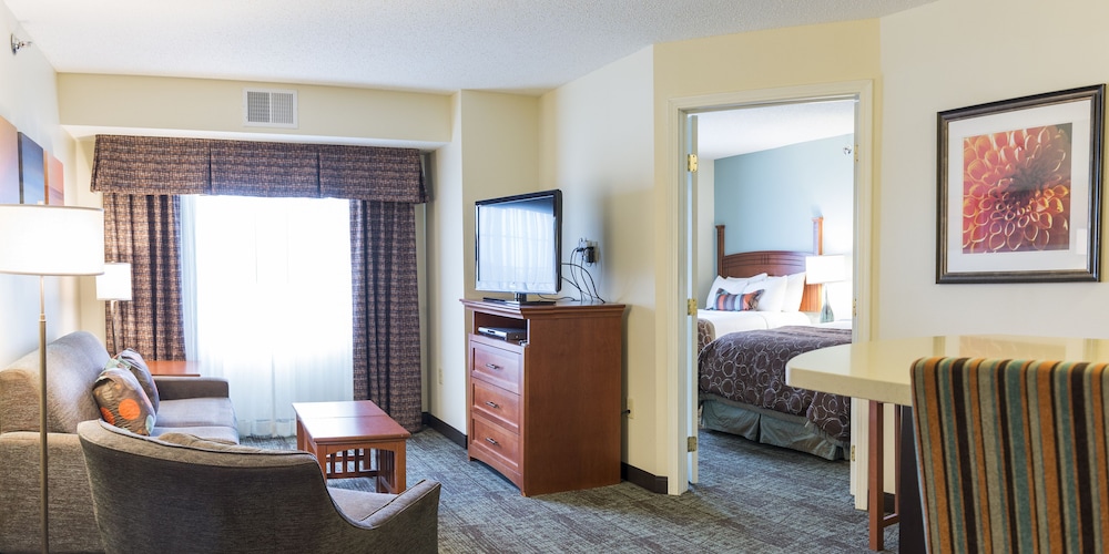 Staybridge Suites Fargo 25/53