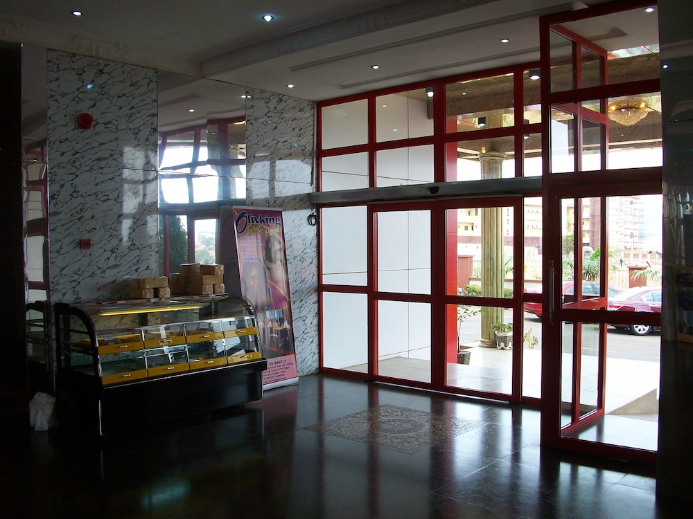Hotel de Bently 37/50