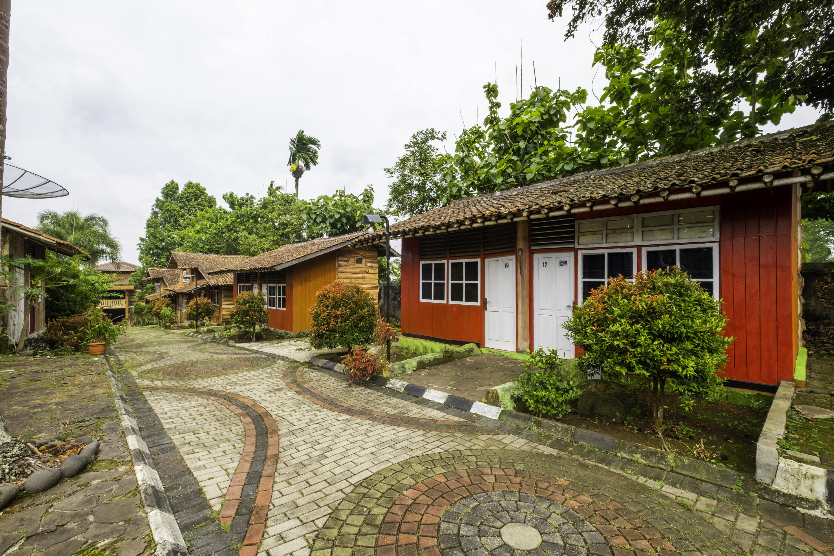 OYO 2278 Cikidang Hunting Resort 1/31
