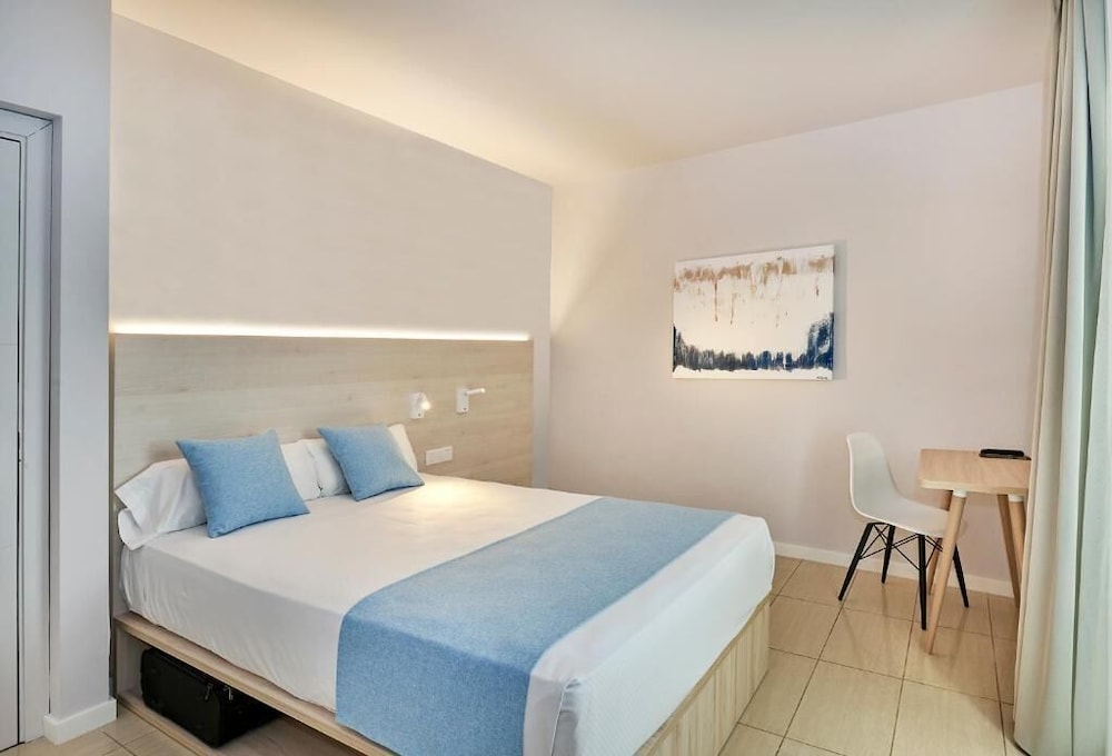 1 BEDROOM, TRADITIONAL, DOUBLE BED, CITY VIEW, BALCONY