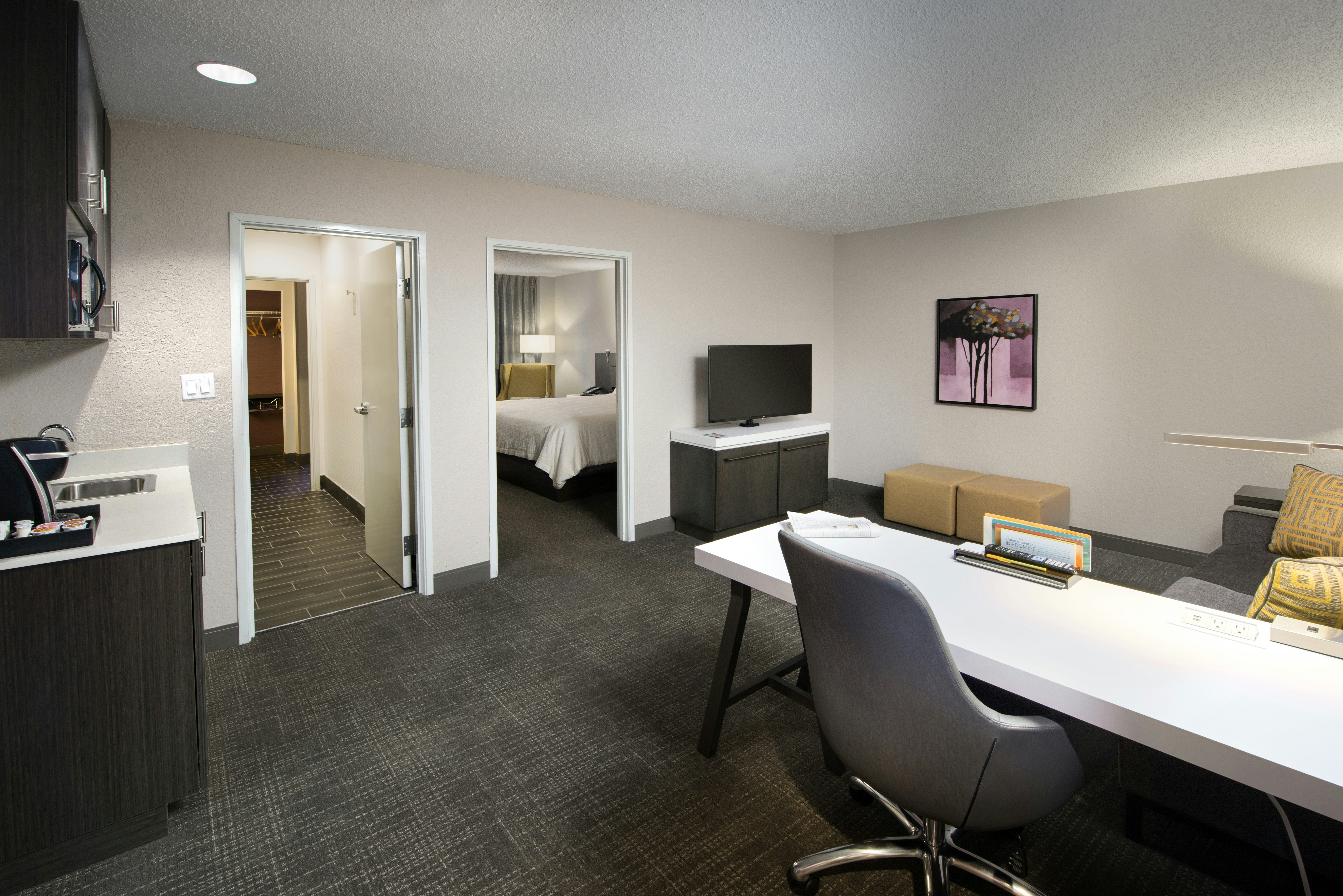 Suite, King Bed, Bathtub