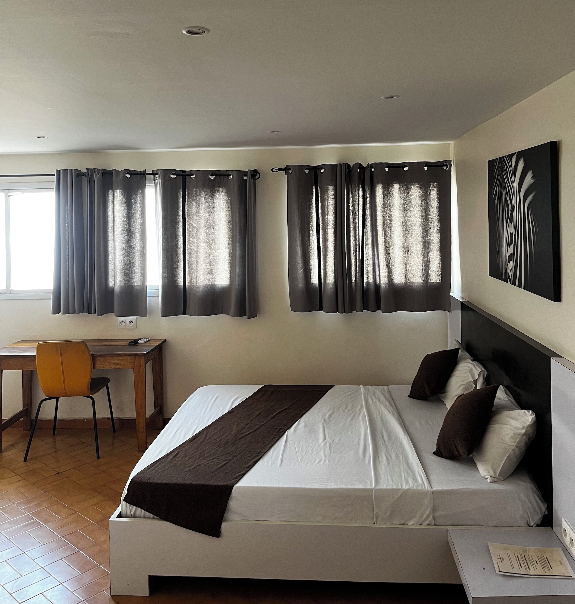 DELUXE, DOUBLE BED