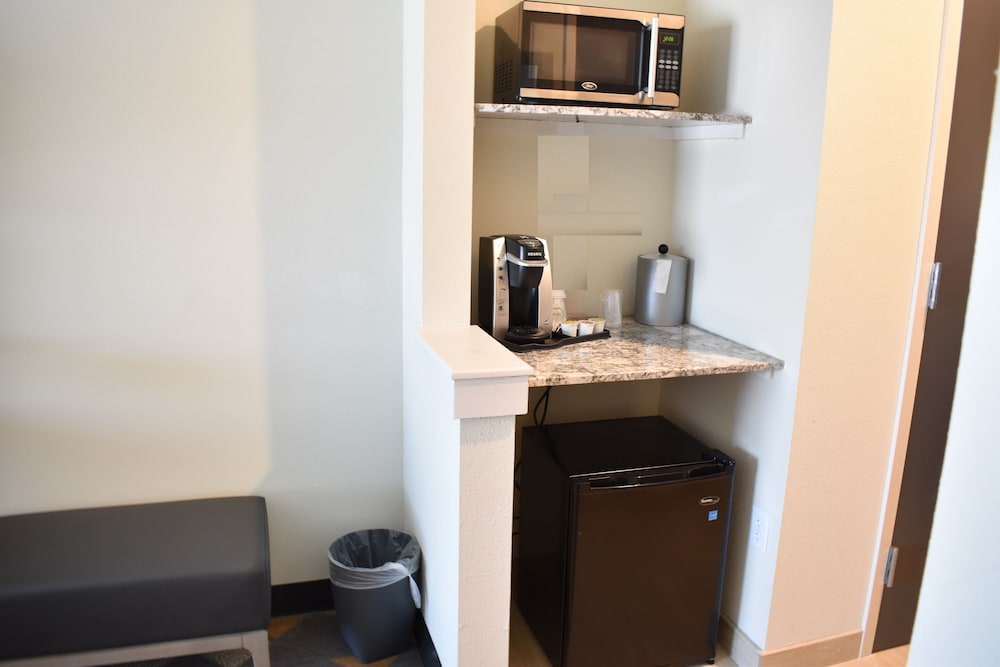 Holiday Inn Kansas City - Northeast 18/55