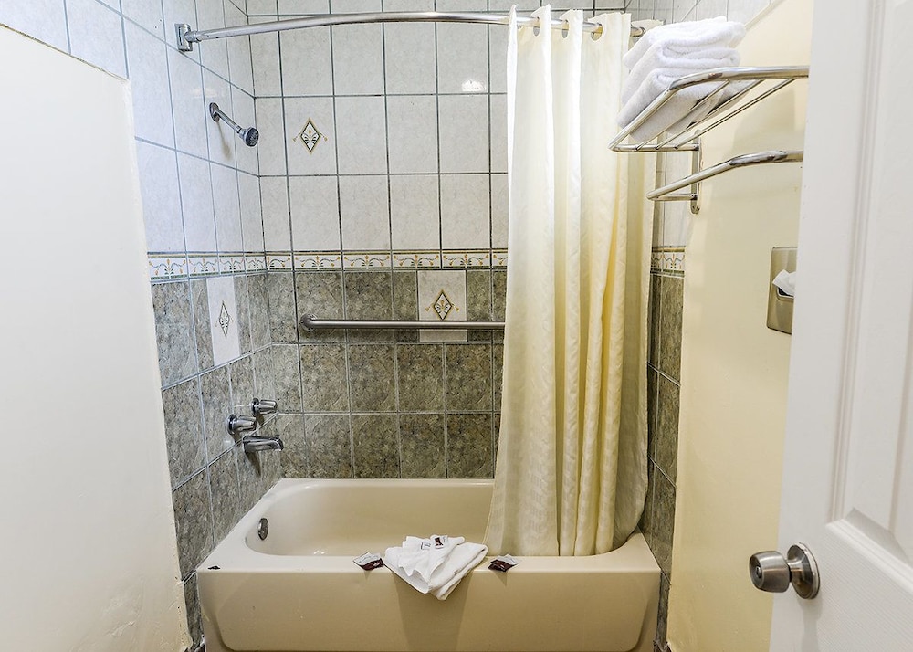 Aqua Venture Inn 22/24