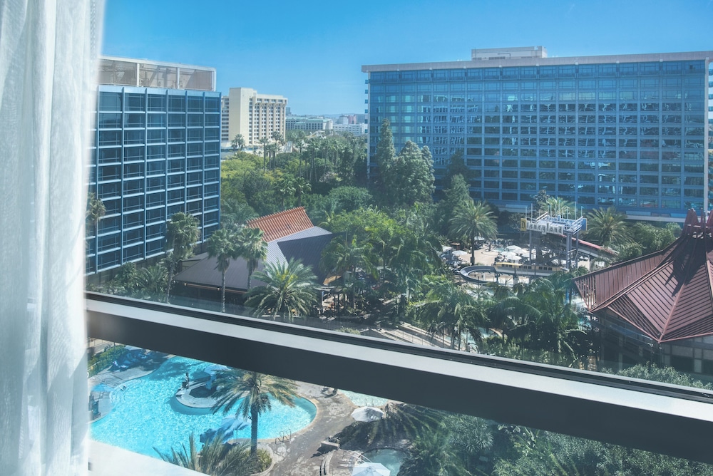 Disneyland Hotel 12/70