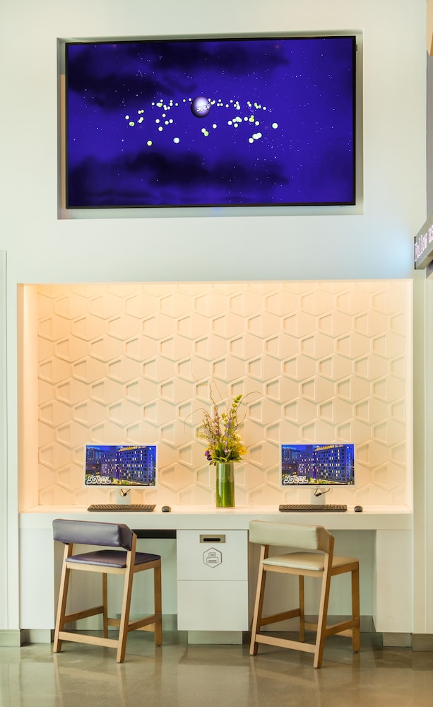 YOTEL Boston, Select by Hilton 11/79