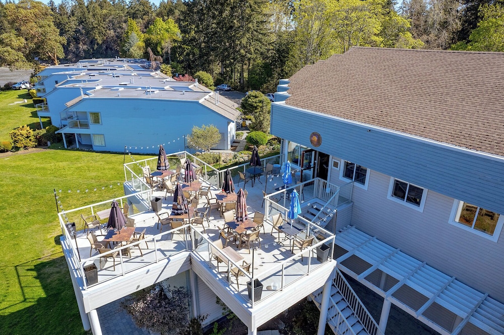 Pacific Shores Resort & Spa 45/48