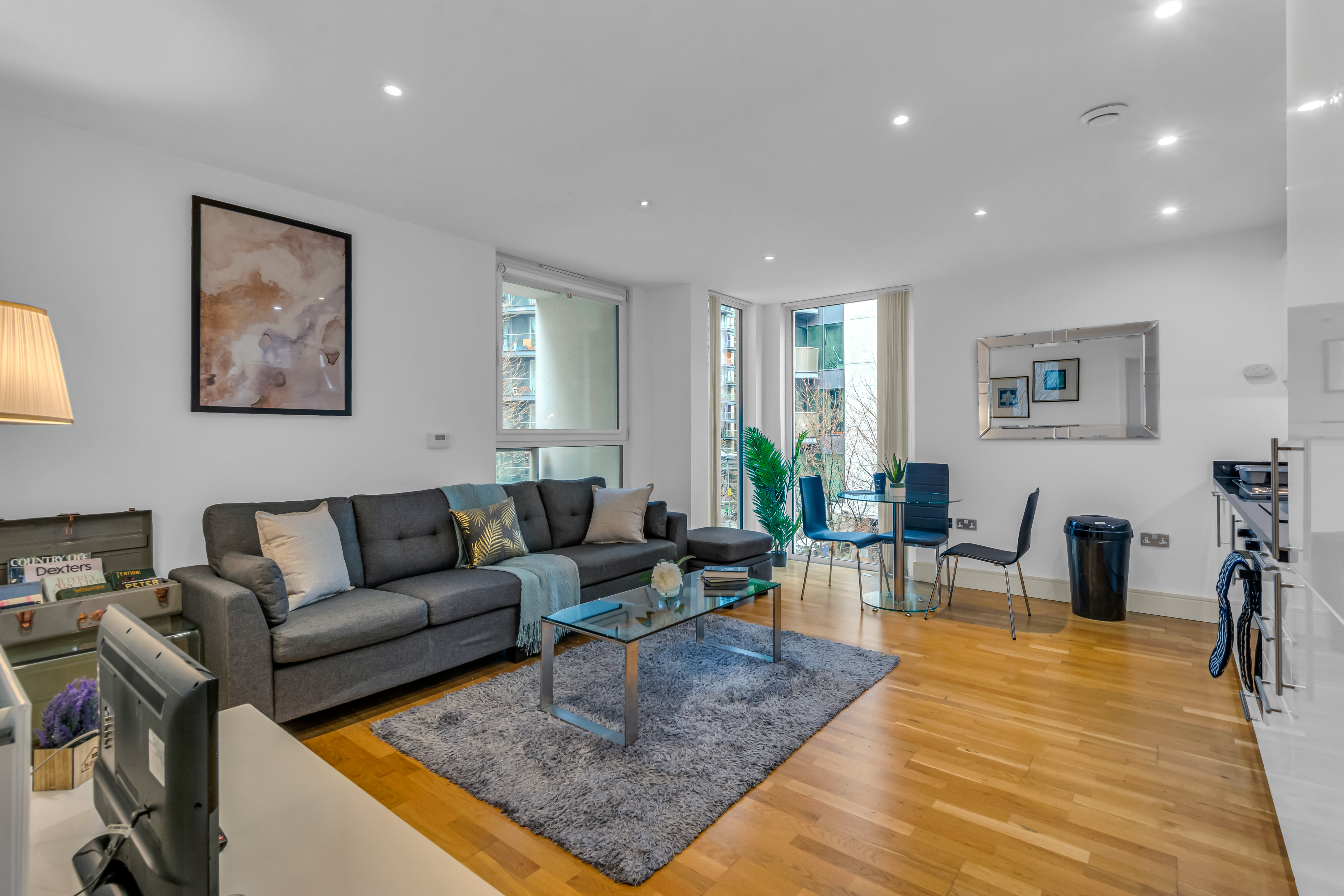 Luxurious Lanterns Court Two-Bedrooms Apartments 26/50