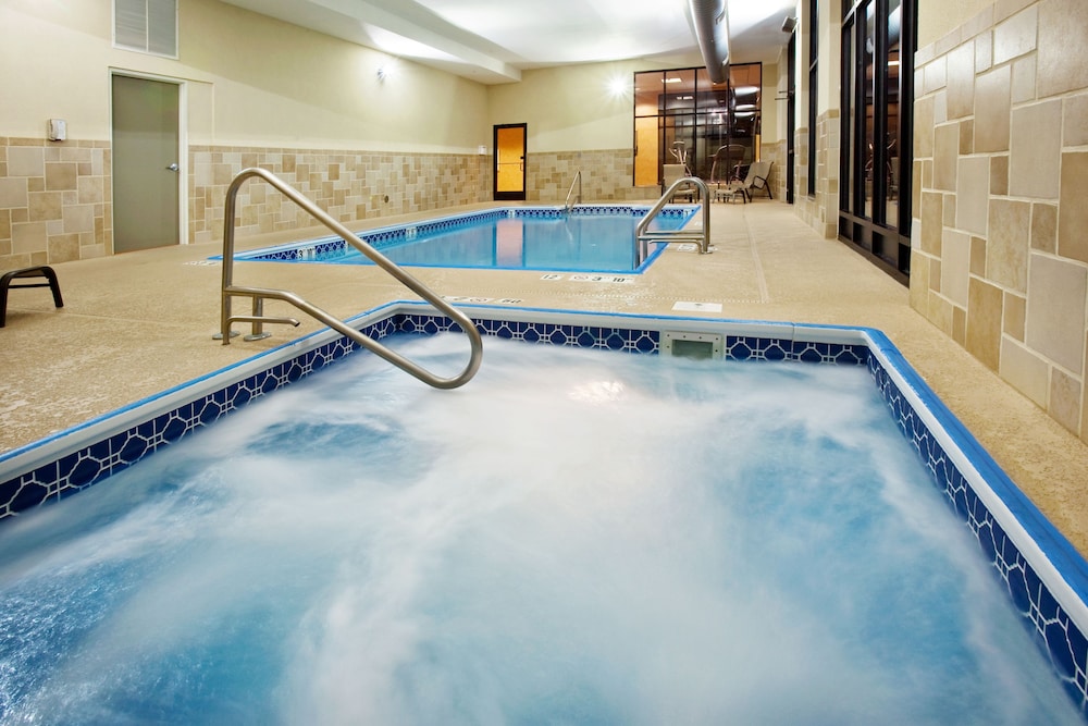 Holiday Inn Quincy, an IHG Hotel 25/75