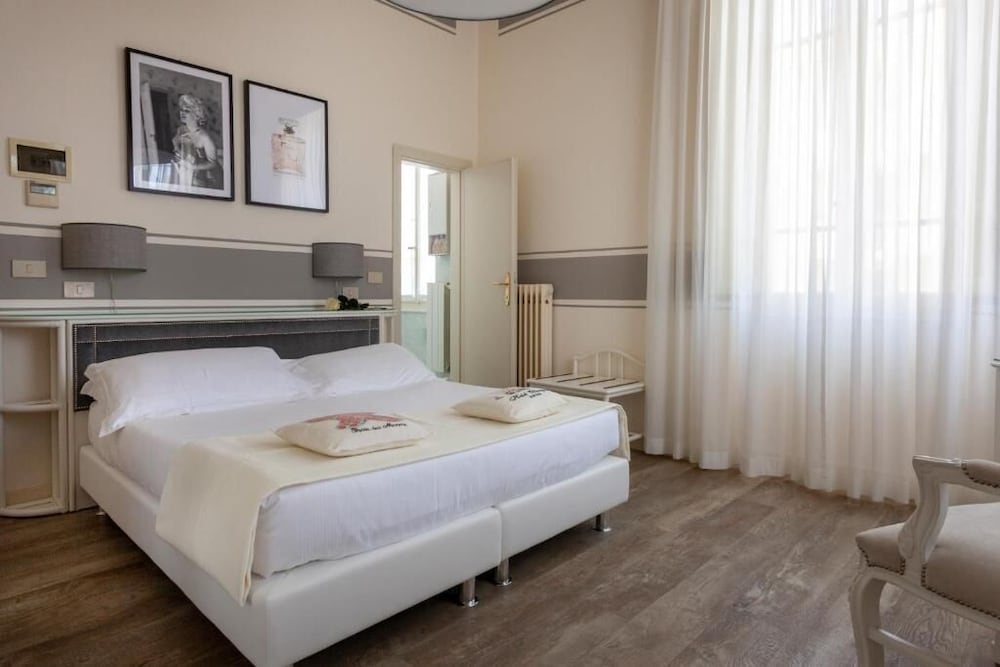 CONNECTING, SUITE, DOUBLE BED