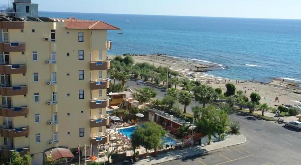 Semt Luna Beach Hotel 3/45