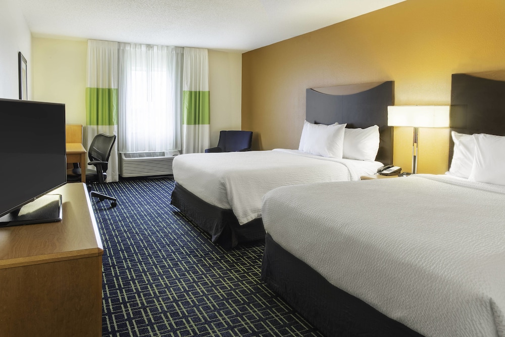 Fairfield Inn Suites Fargo 8/34