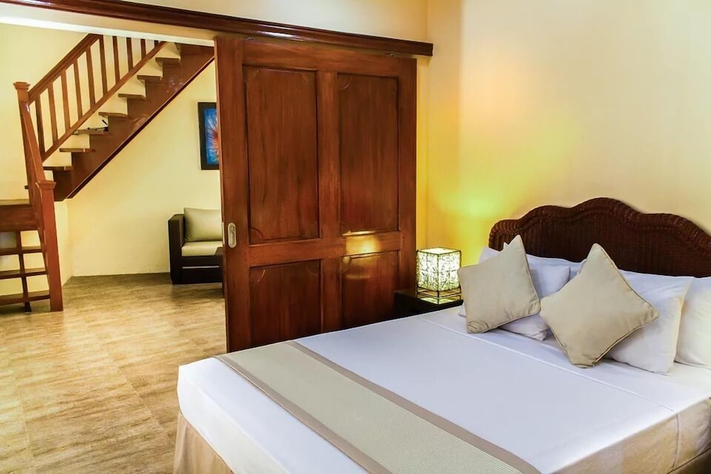 Matabungkay Beach Resort Hotel 18/65