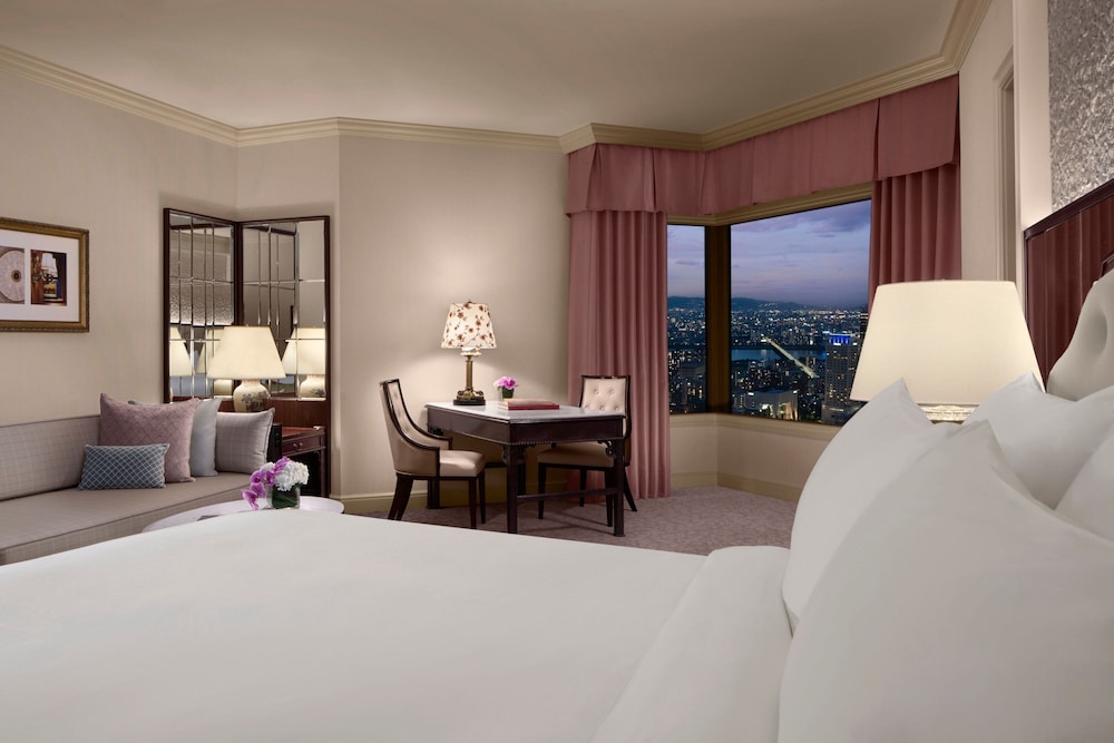 Junior Suite, King Bed, Club Floor