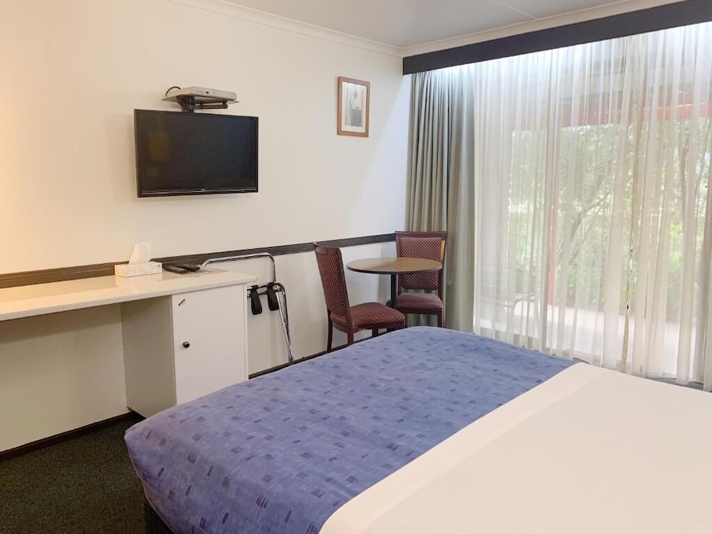 Statesman Motor Inn 31/47