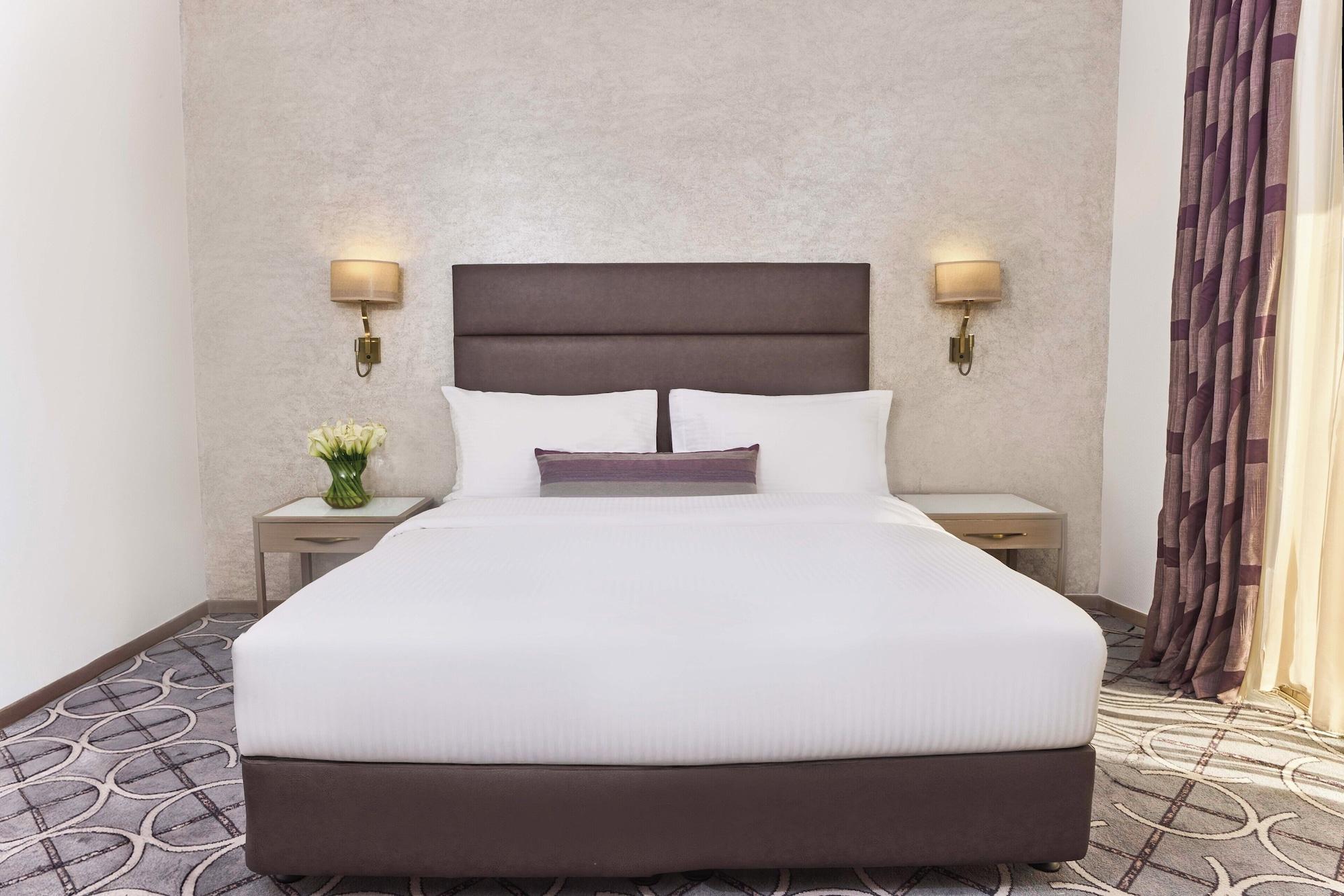 1 Bedroom, Suite, City View, Club Lounge Access, Gefinor Rotana Hotel Beirut 2/3