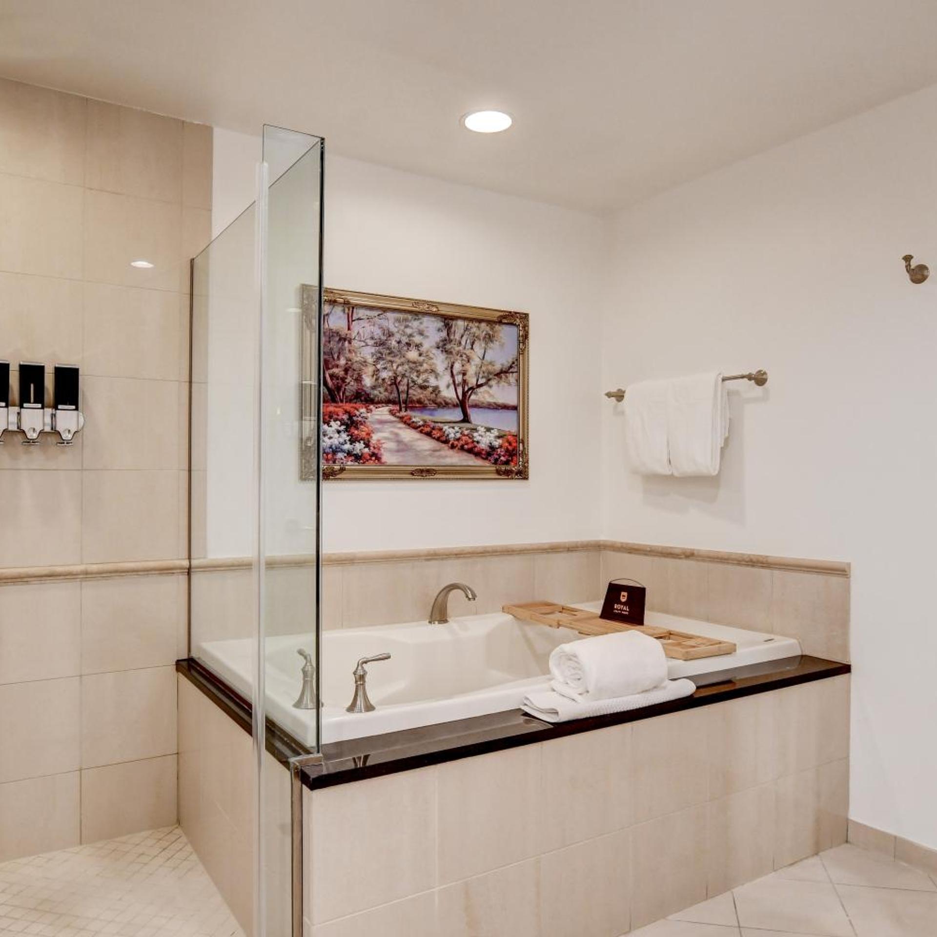 SPHERE VIEW - Signature MGM Resort Lucky Gem Penthouse & Luxury Suites 27817 12/44
