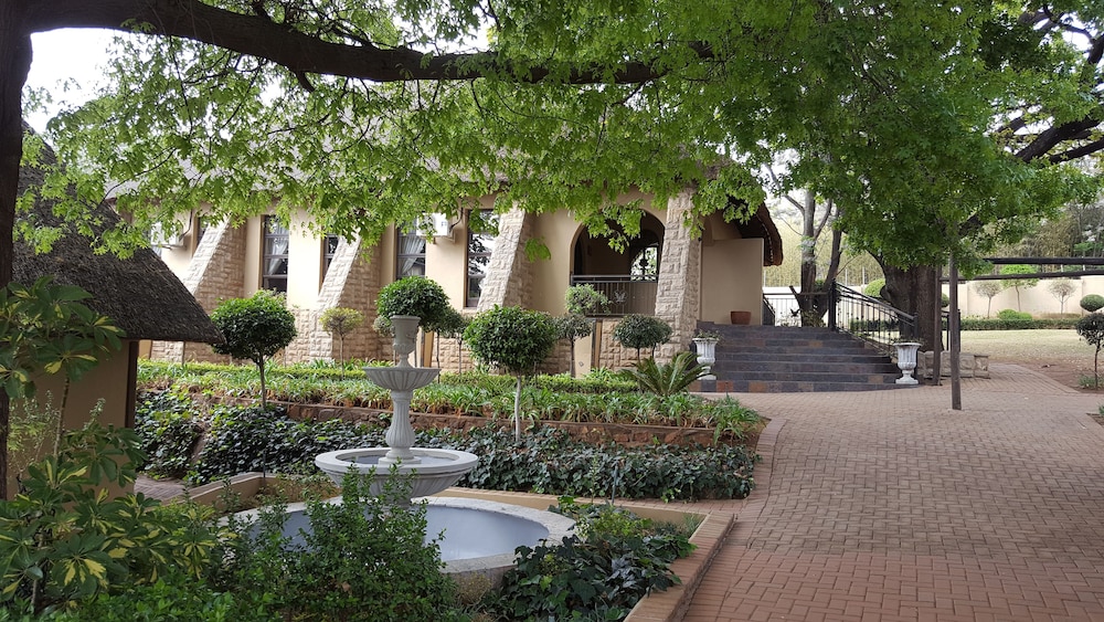 Black Eagle Boutique Hotel And Conferences 40/50