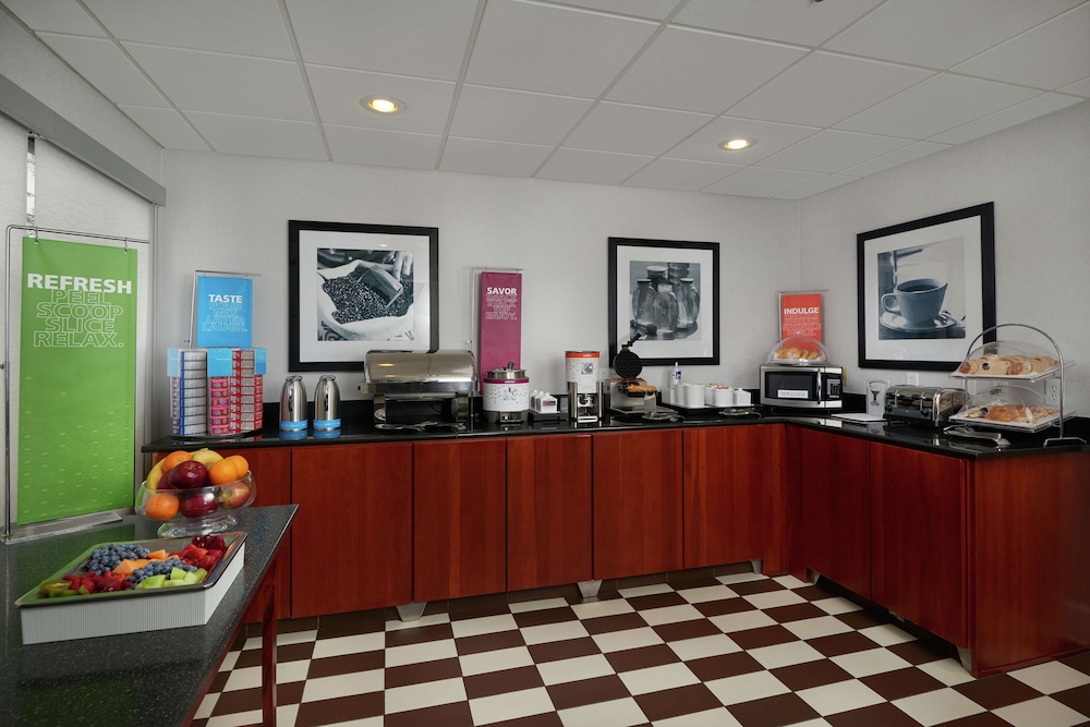 Hampton Inn Youngstown-West/I-80 7/32
