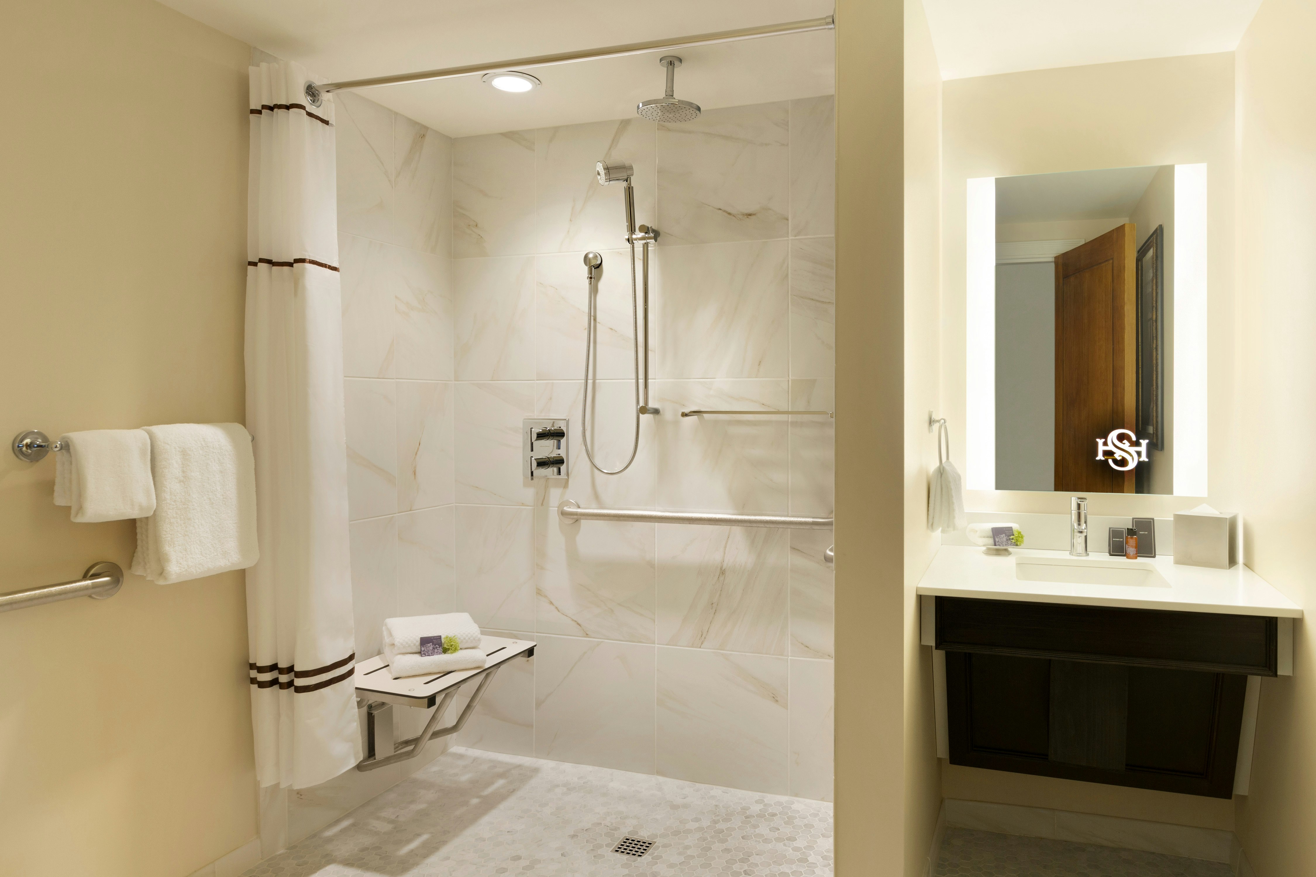Hotel Saranac Curio Collection By Hilton 61/63