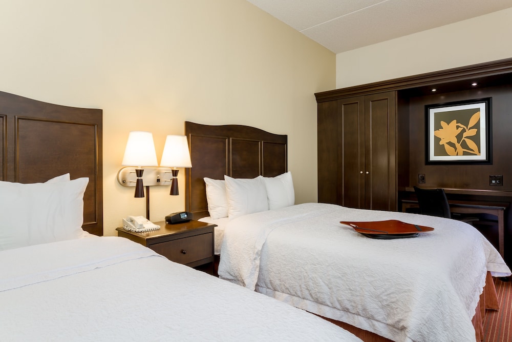 Hampton Inn Champaign/Urbana 24/63