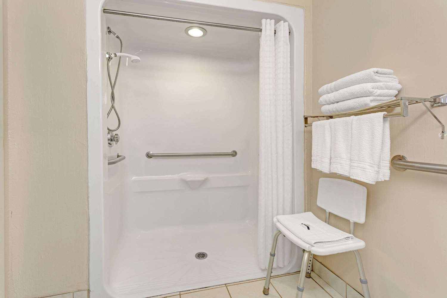 Microtel Inn Suites By Wyndham Florence Cincinnati Airport 38/41