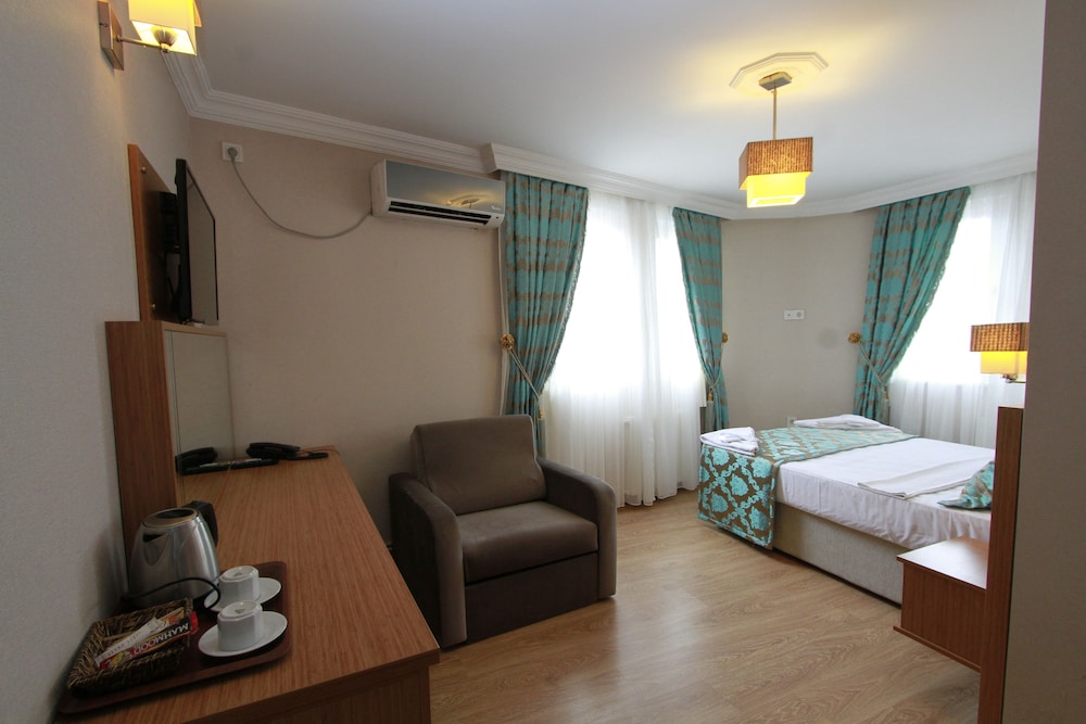 Agora Boutique Hotel & Bistro 13/50