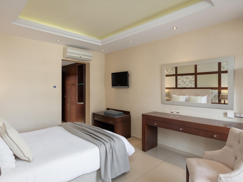 Premium, Family, Suite, Double and Twin Beds, Outdoor Jetted Tub، Theartemis Palace 4/10