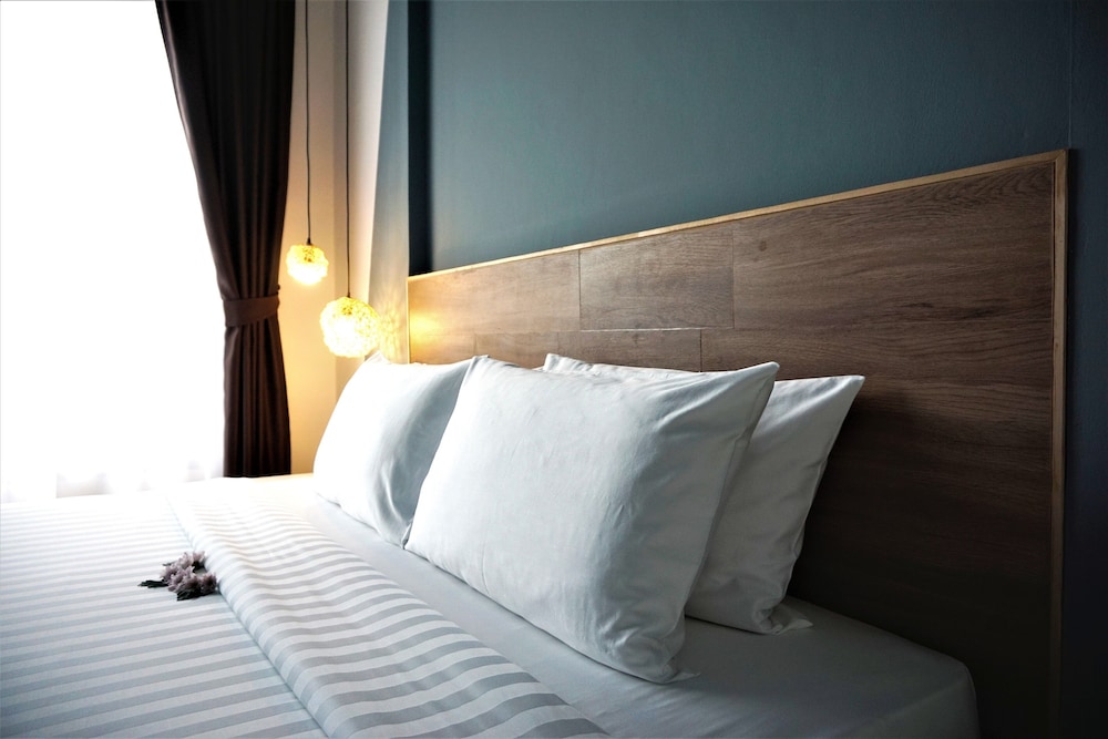 THE SIGNATURE PHUKET RESORT AND RESTAURANT 36/70