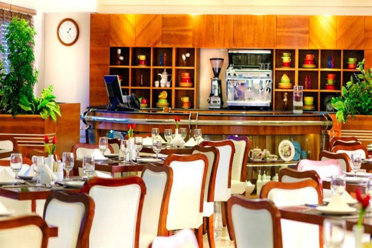 restaurant cafeteria