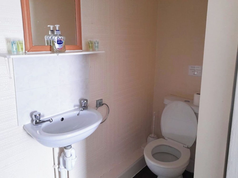 Irvine Riverside Guesthouse by Payman Club 29/32