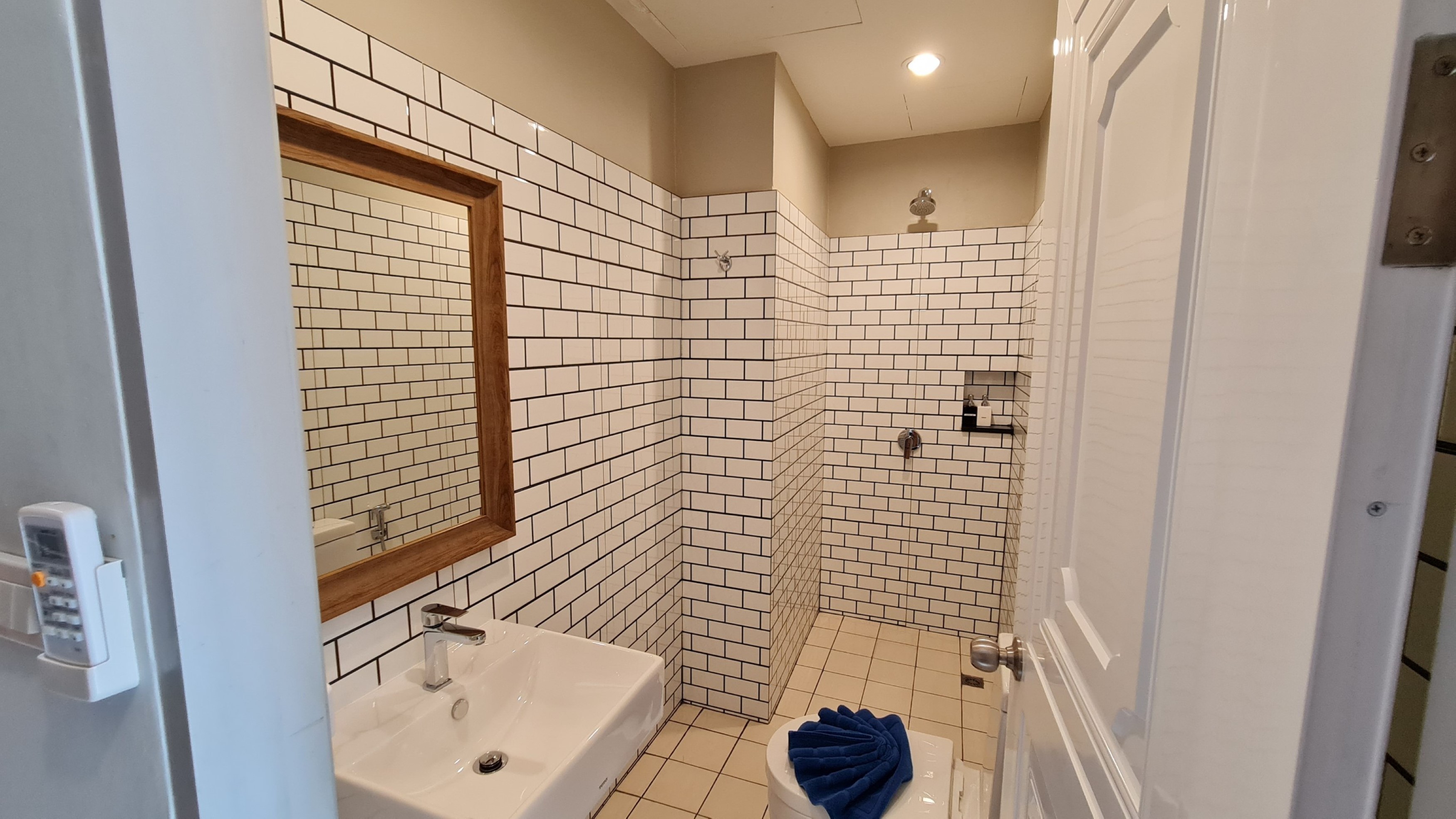 Room Actually 38/38