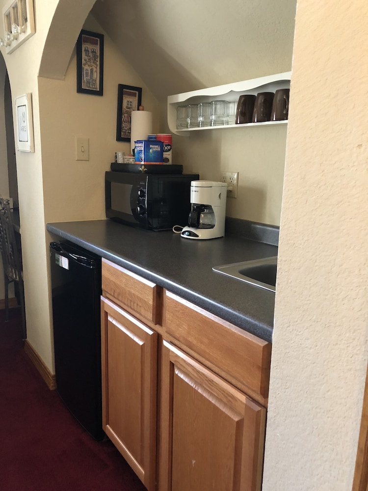 All Seasons Inn Eureka Springs 10/50