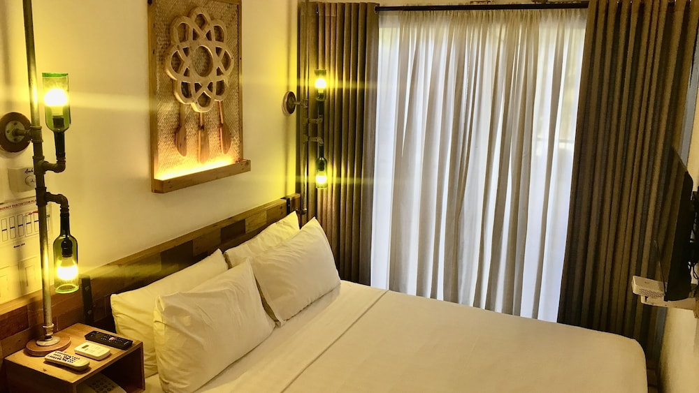 Containers By Eco Hotel Tagaytay 18/66