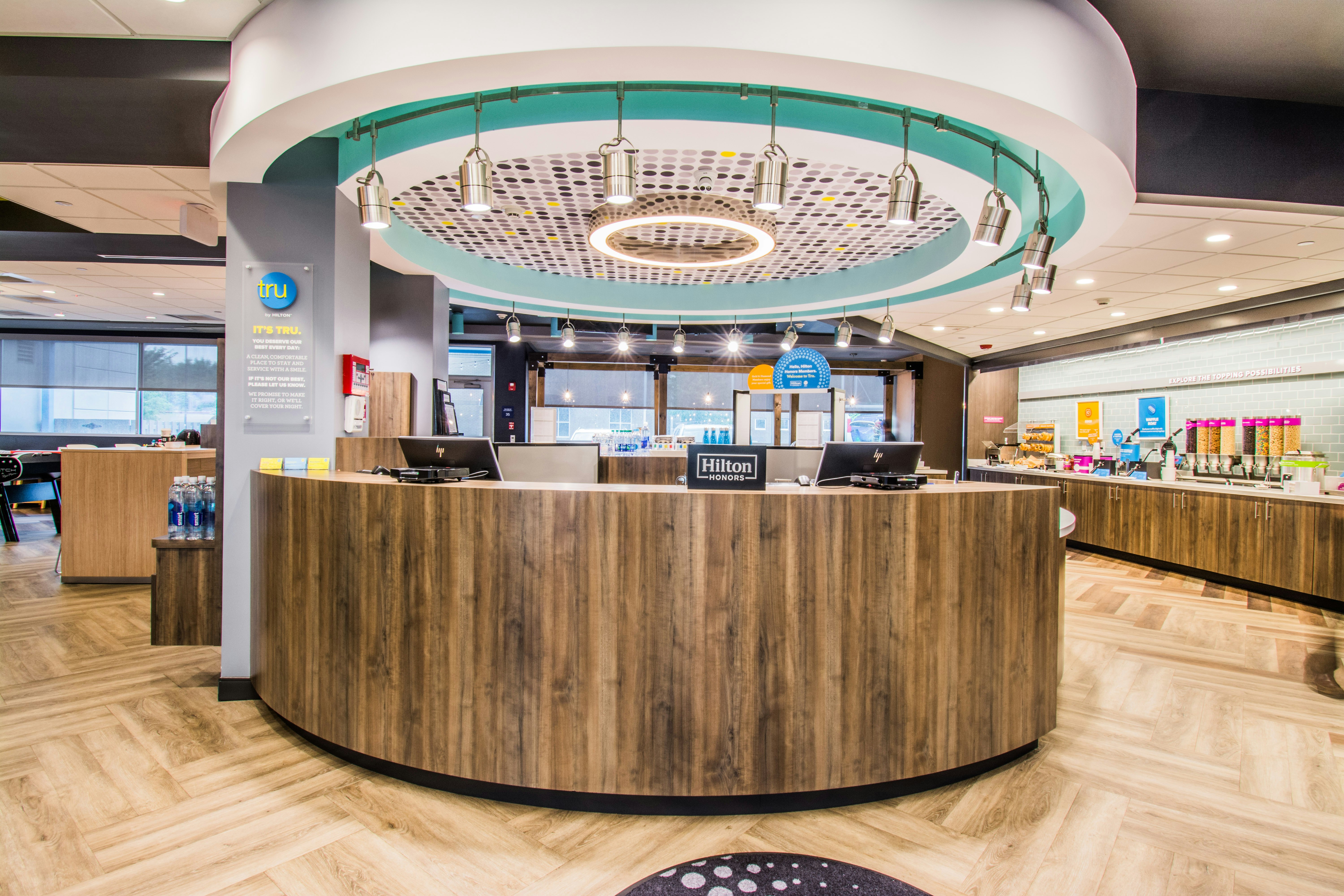 Lobby at Tru By Hilton Bowling Green, BOWLING GREEN - KY