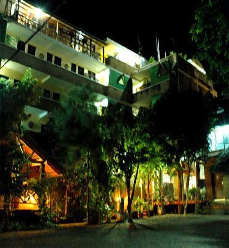 Kindoroko Hotel 2/14