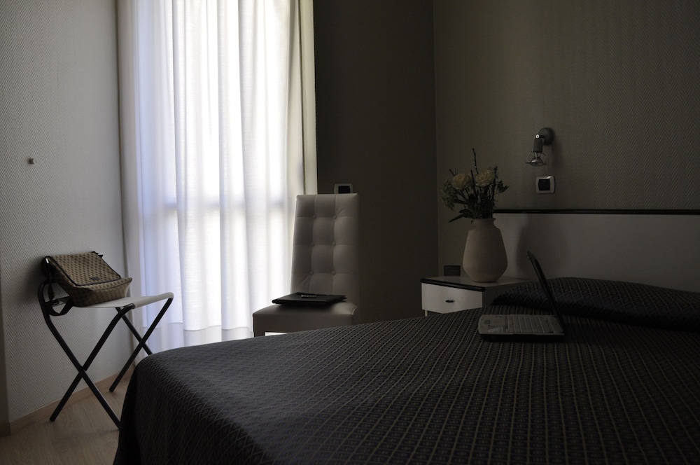 Hotel Est 25/42