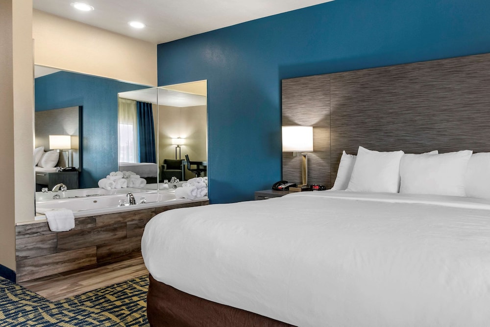 Comfort Inn and Suites Pauls Valley - City Lake 8/18