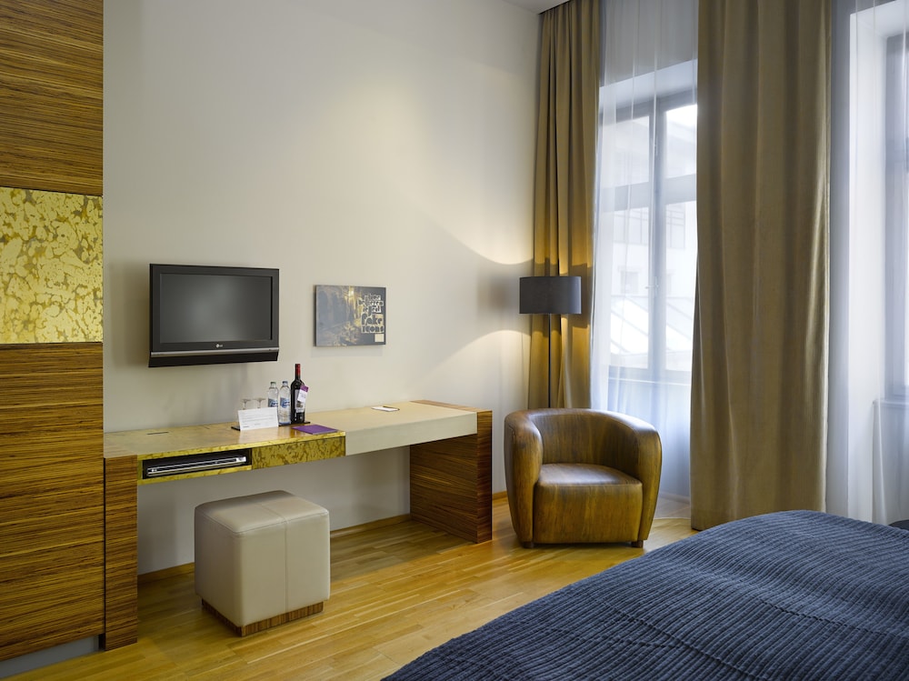 The Icon Hotel And Lounge 54/64