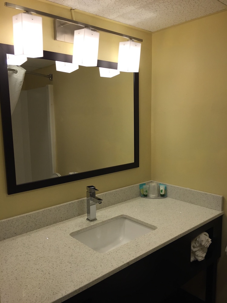 Blu Atlantic Oceanfront Hotel Suites 28/59