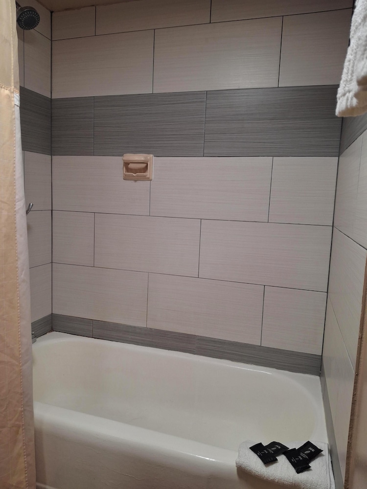 Howard Johnson 24/38
