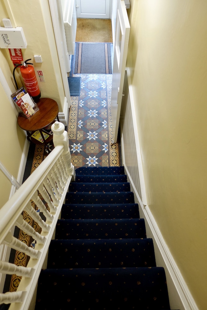 Abinger Guest House 4/24