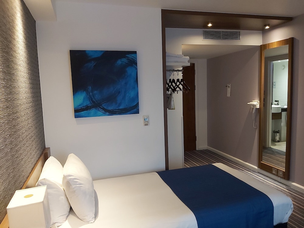 Holiday Inn Express Windsor 33/74