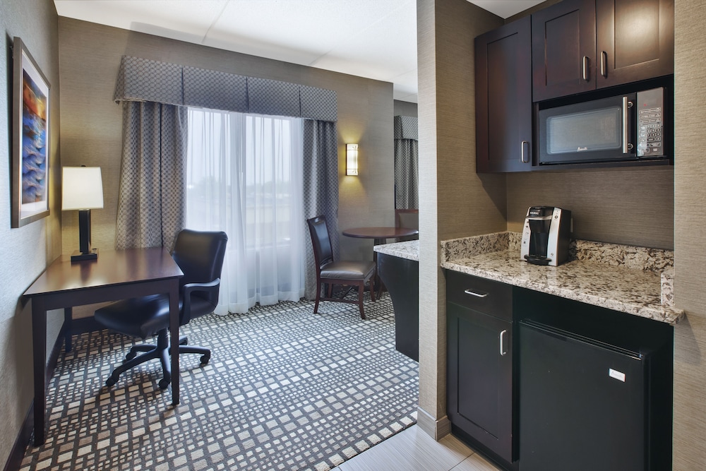 Holiday Inn Express Suites Geneva Finger Lakes 48/56