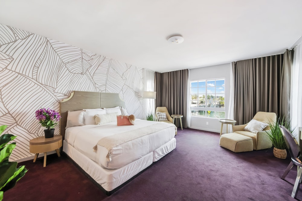 The L Hotel 32/50
