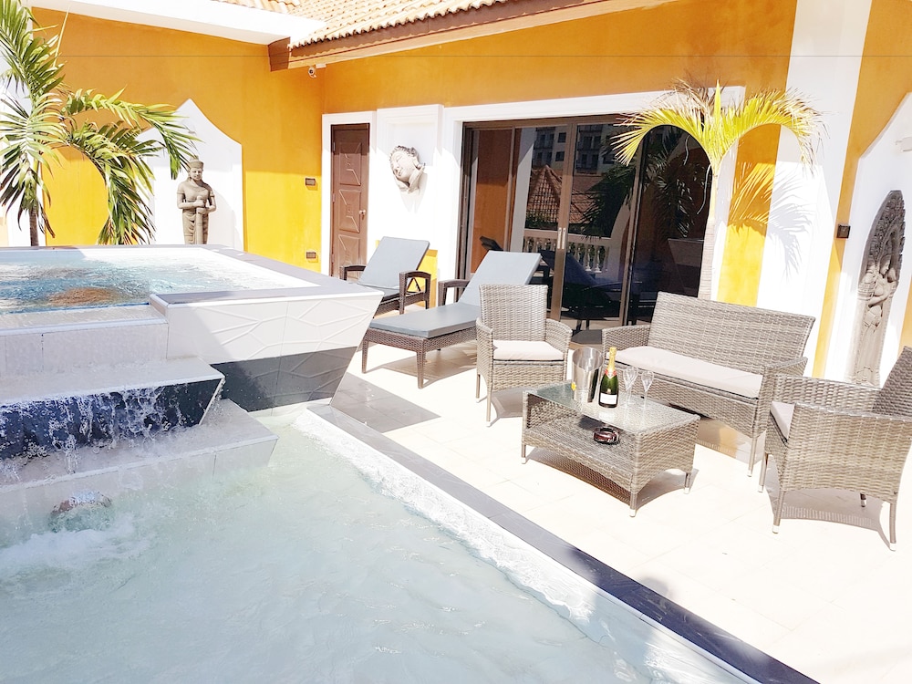 Hide Land Pattaya - Luxurious Tropical Villa 81/97