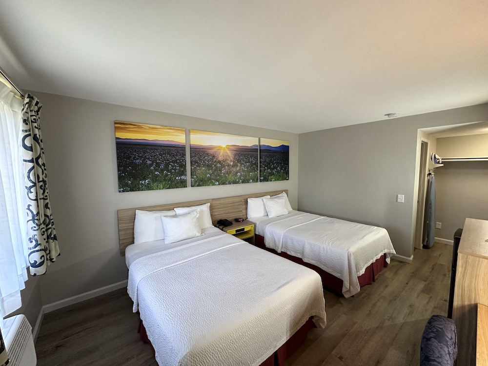 Days Inn by Wyndham San Marcos 4/17