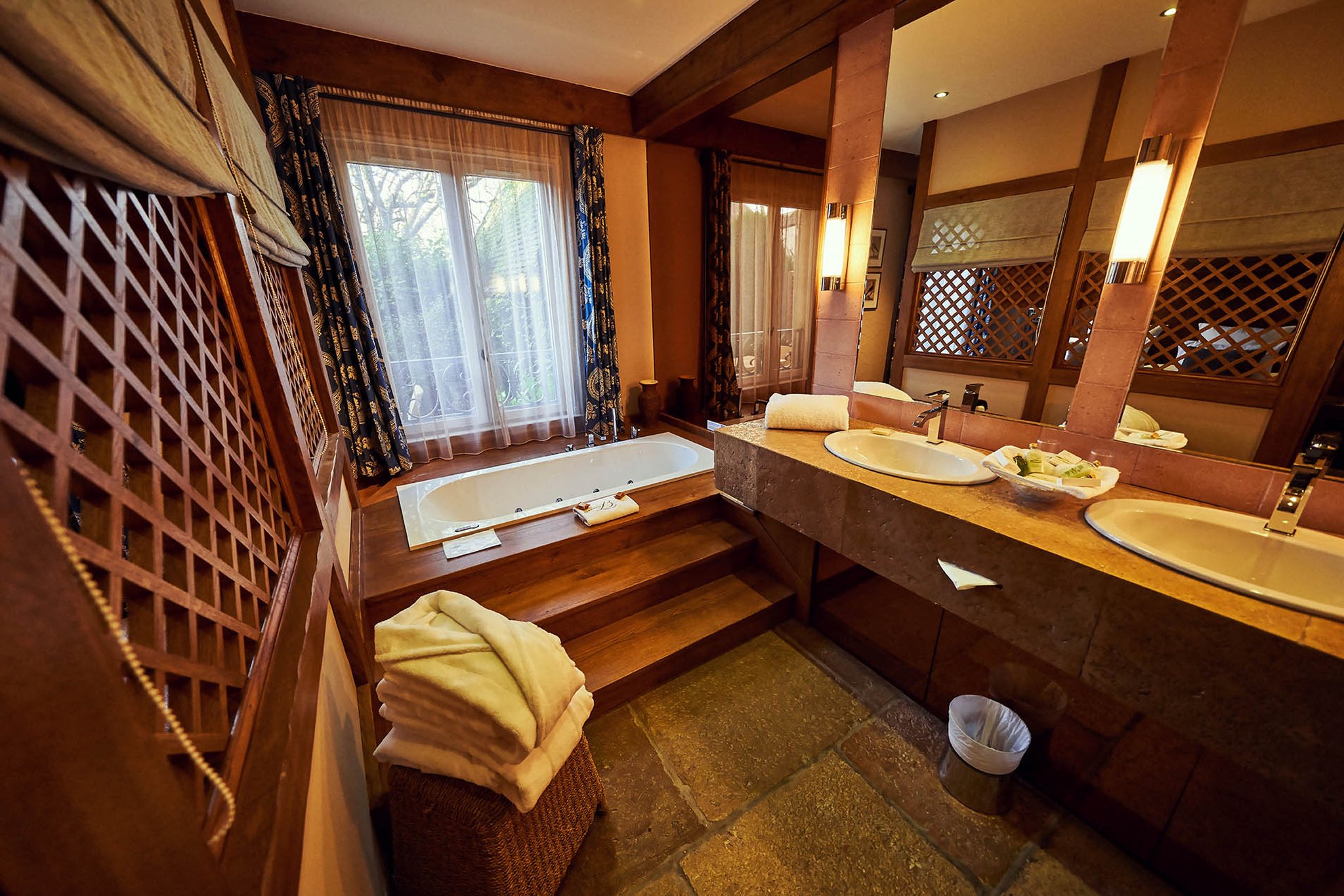 Relais Bernard Loiseau 49/50