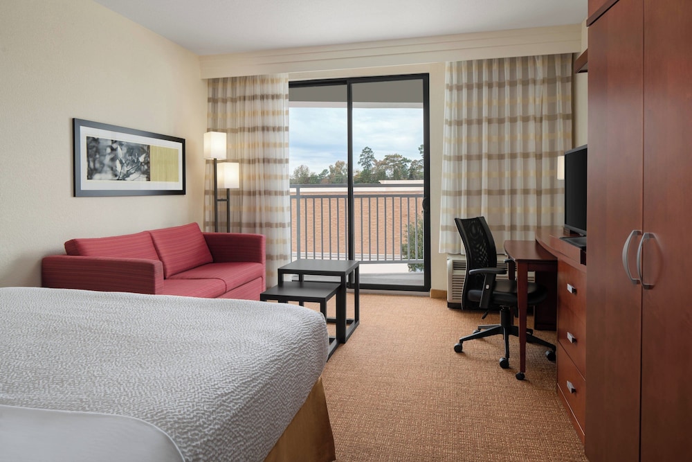 Courtyard Houston Kingwood 22/61