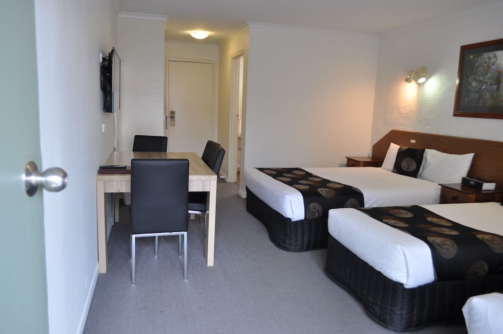 ALBURY BURVALE MOTOR INN 20/47